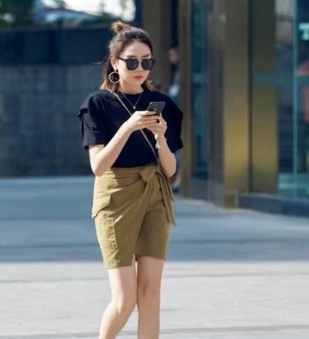 气质|街拍连衣裙美女,展现女性特有的温柔气质