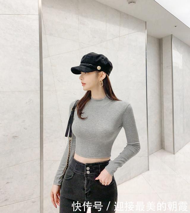  夹克：孙允珠机车毛领夹克外套配纯黑宽跟长筒靴，街头的时尚酷姐