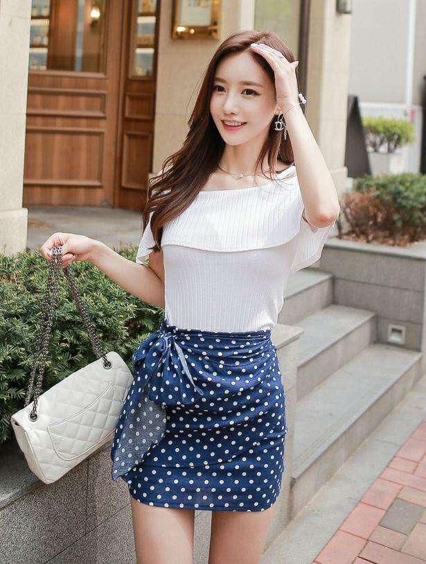 一个简单的时装，一个简单的气质和优雅的气氛热烈