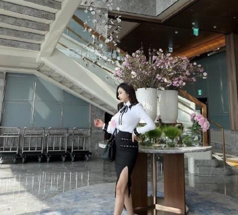  气质|时尚美女丰姿冶丽，百搭又时髦，颜值都在线！