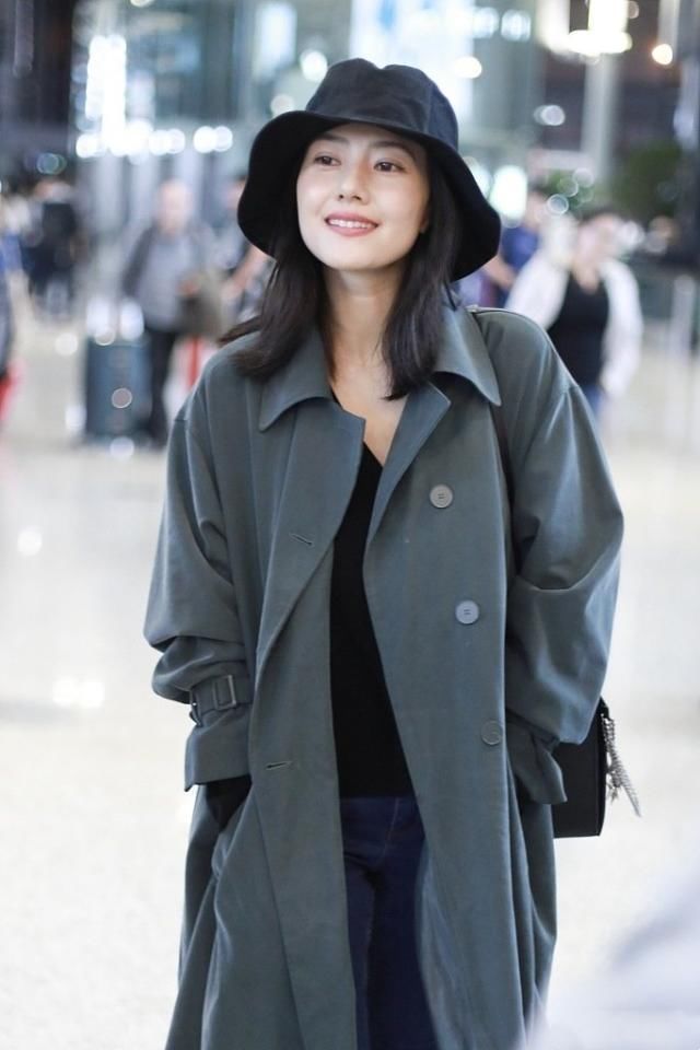 『 出门』小圆脸超像高圆圆，婆婆化妆出门比儿媳精致，赵又廷女儿首露正脸
