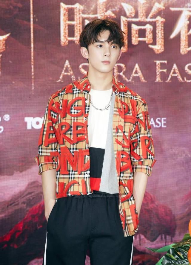 只有看过吴磊,才知道啥叫长开了 网友:胖点更好看