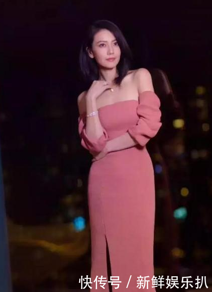 看了高圆圆穿露肩裙，再看看袁泉，终于知道夏雨为啥要吃回头草了