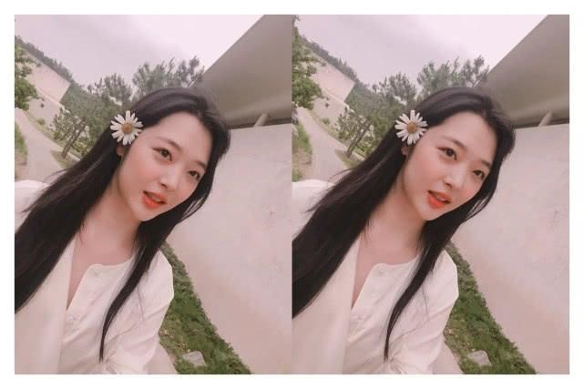 女星海边度假都这么疯狂，不惧素颜，这样的装扮拍照照样100分