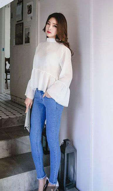 紧身裤的简单搭配，不可否认让女人更加美丽和自信