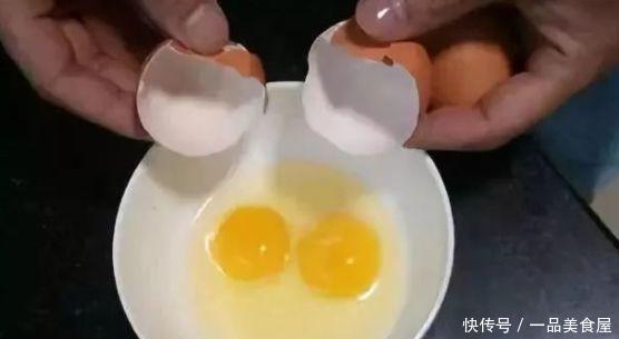  『厉害』钓鱼比蚯蚓厉害万倍饵料入水鲫鲤疯咬不断，整条河鱼闻味被吸引