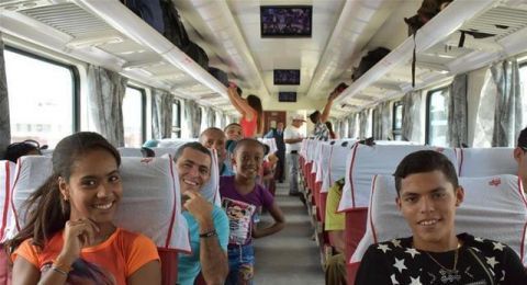 中国火车在古巴正式通车，居民奔走相告，铁路工作者：票已卖完