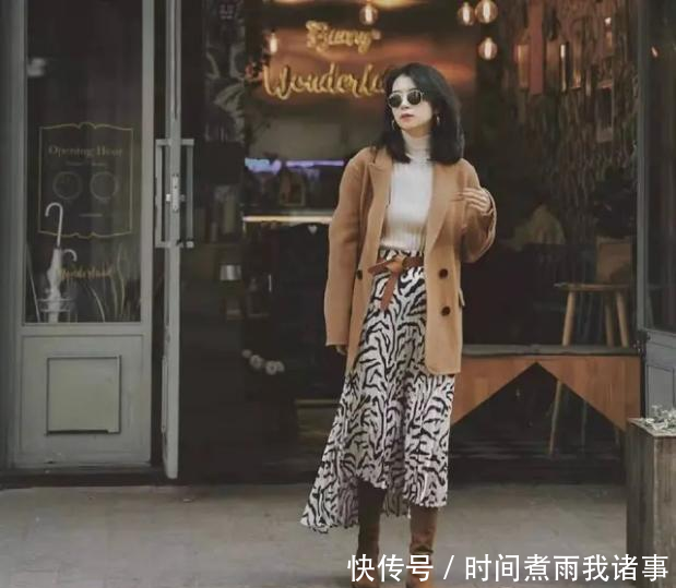 【强大】“气场强大”的女人,穿毛衣很少配牛仔裤!学学三木搭配,真时髦