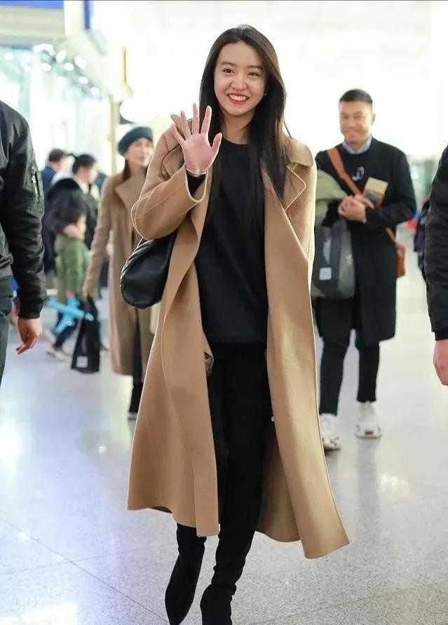  『衬衫连衣裙』木村光希穿搭造型不小心翻车，网友认为显老，全场全靠气质撑场