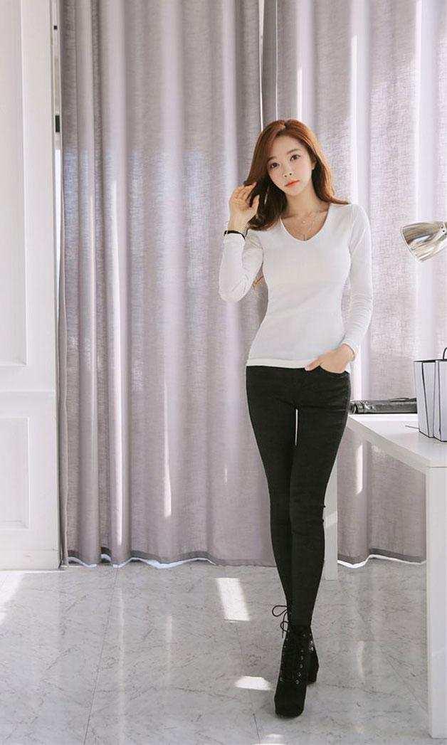 大龄女人依然想美,紧身裤颇有几分魅力,特别飘逸有女人味