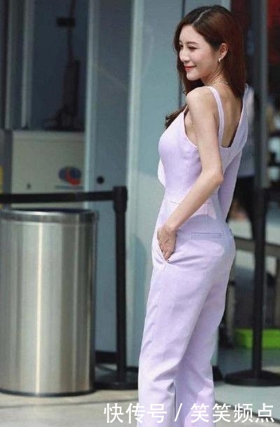 『气质』气质的街拍:美女肤白貌美,散发迷人气质