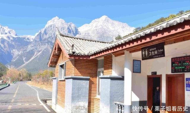 外国游客到中国旅游,却被景区厕所“为难”了,最后一路憋回酒店