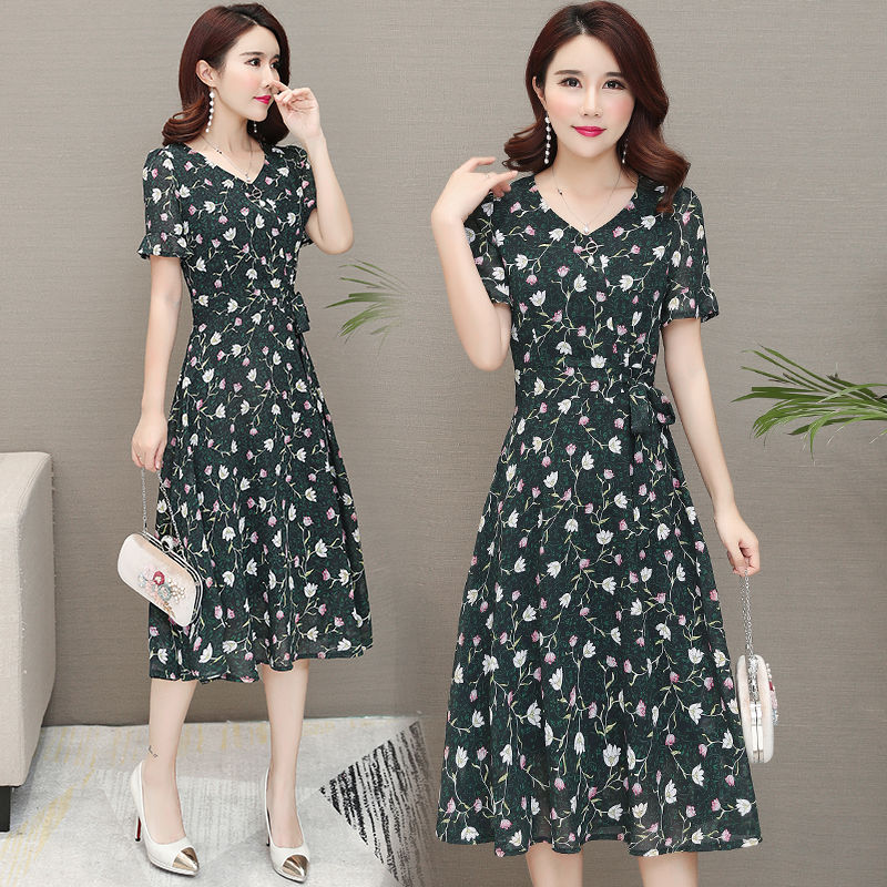 现在的妈妈真会穿，这样穿显高贵提气色，美的谁都忍不住多看几眼