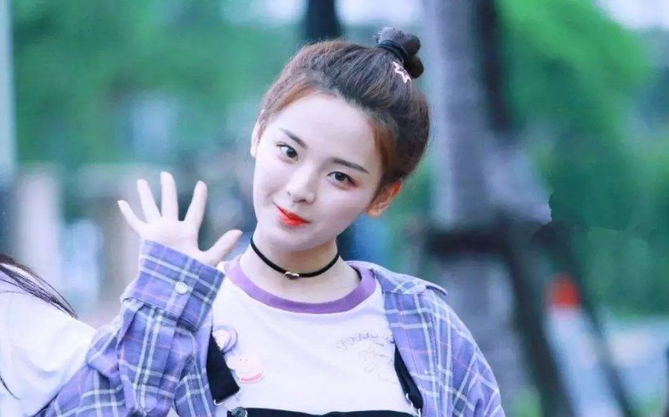 转发杨超越就能心想事成?别迷信了先瘦瘦脸吧