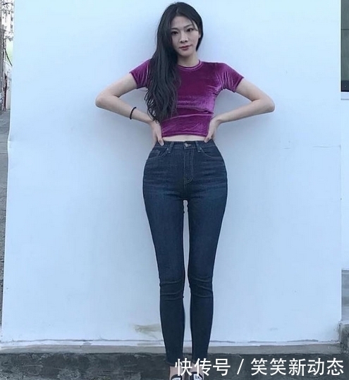  『美女』街拍牛仔裤美女展现出惬意的活力感觉
