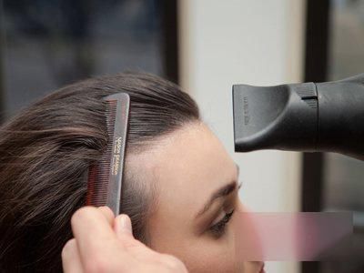 及肩中长发梳背头步骤图解轻松度过尴尬期！