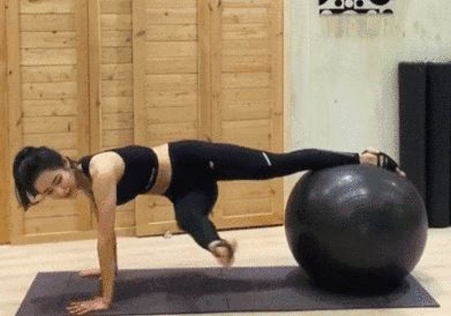 胖到被老师喝令站后排，痛定思痛变身32E全智贤!