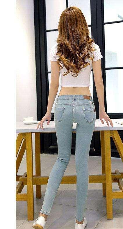 紧身裤穿在臀大的女人身上，瞬间就拥有与众不同的性感魅力