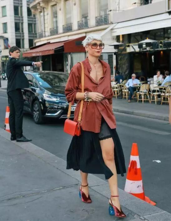 穿卡戴珊同款“骑行裤”上班的那位搭配师，来我办公室一下!