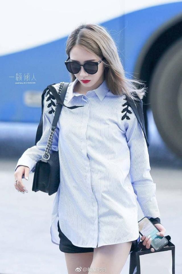 166周洁琼和164孟美岐秀美腿，网友:都是跳舞腿差距却有点大!