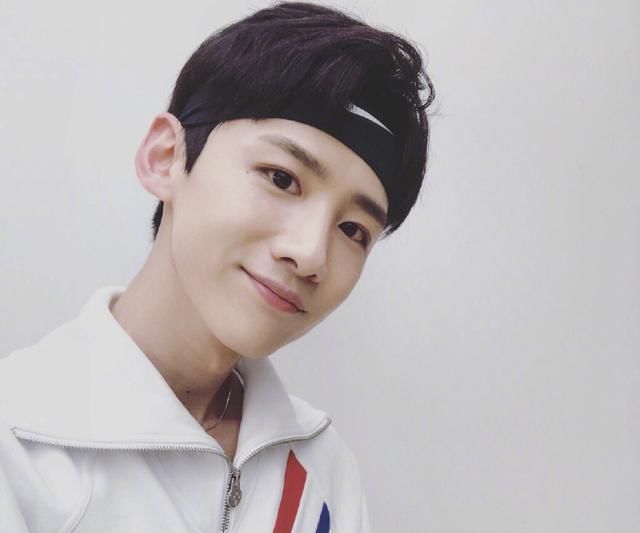 周冬雨迪丽热巴都在戴的发带，你get到同款没?