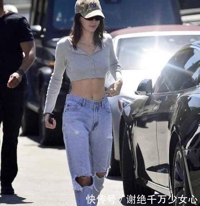  『款式的短上衣』占据时尚圈半壁江山的单品，显高又显瘦，短款上衣竟如此火爆?