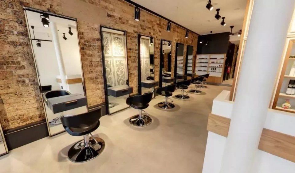 还在流行小奶狗?Instagram盐系小哥哥火遍悉尼CBD，只因他修长有