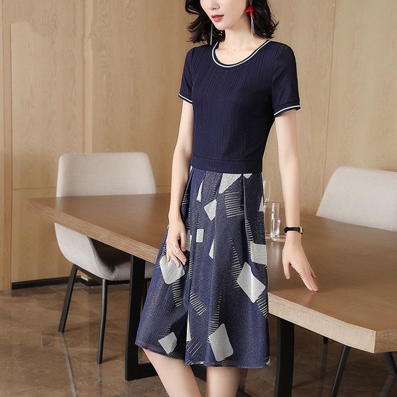 女人不怕长不好看,穿上超显气质的裙子,让人眼前一亮,抢尽风头