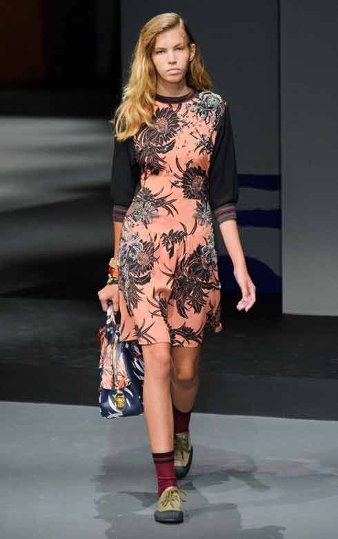 被我国淘汰掉的“解放鞋”竟成欧美新时尚，75美元一双都卖断货!