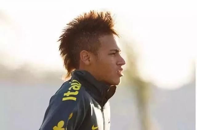 内马尔的泡面头其实大有“深意”？足球界的发型比拼你看得懂么