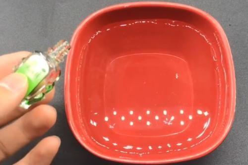  「蚊子」睡觉前，在床边放一碗“水”，不用点蚊香，房间一整晚都没有蚊子