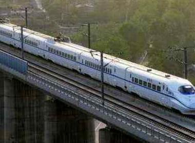  高铁@高铁司机全程不能离开驾驶室，那他们要怎么上厕所今天算明