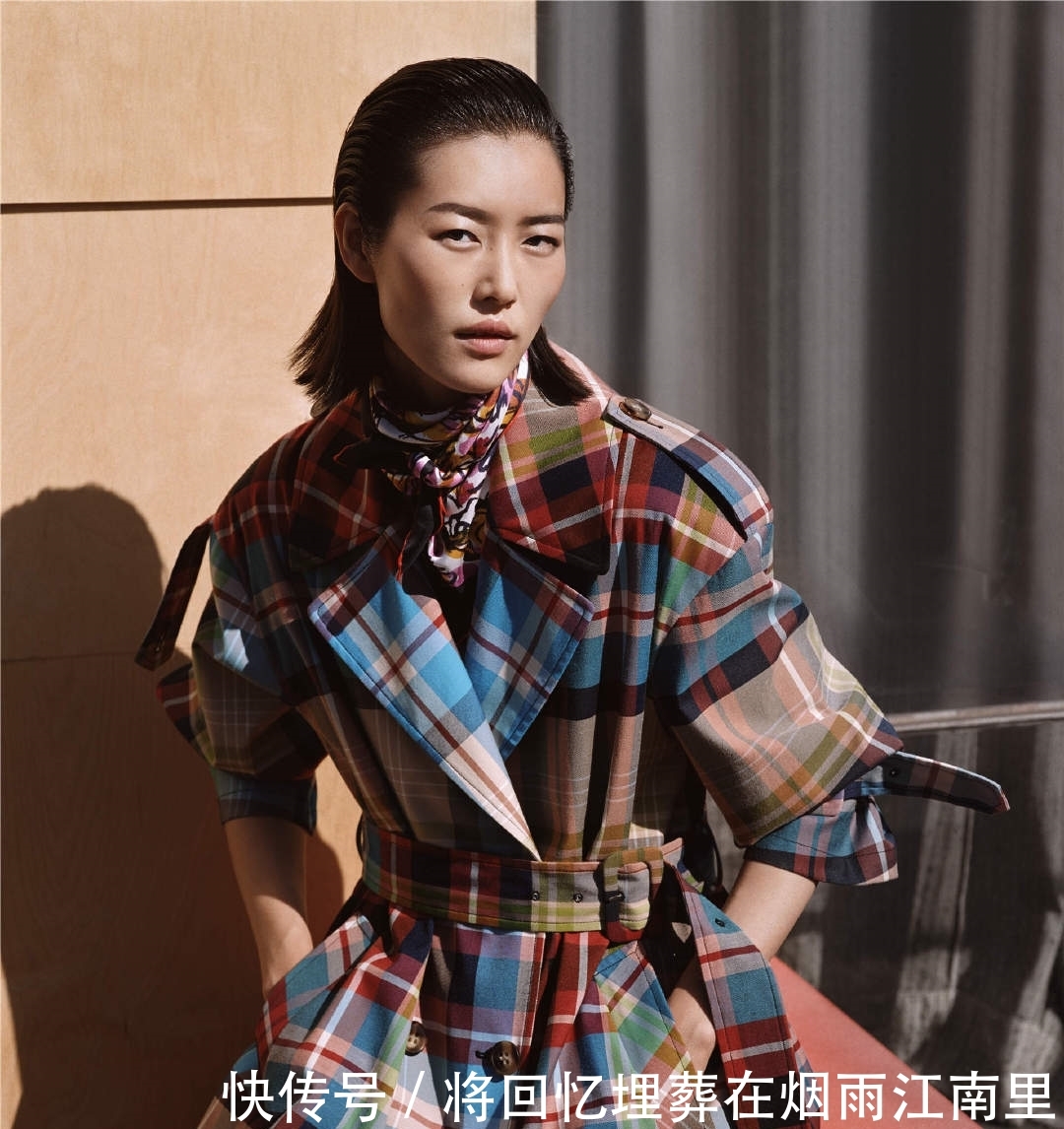  【气质】刘雯大片感穿搭，仅仅是打底衫配牛仔裤而已，女生这样穿太有气质
