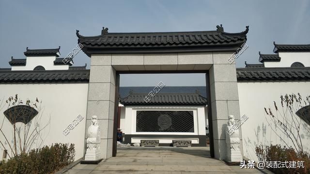 为啥说农村盖房，大门是重中之重？选好大门到底对房子有多重要？