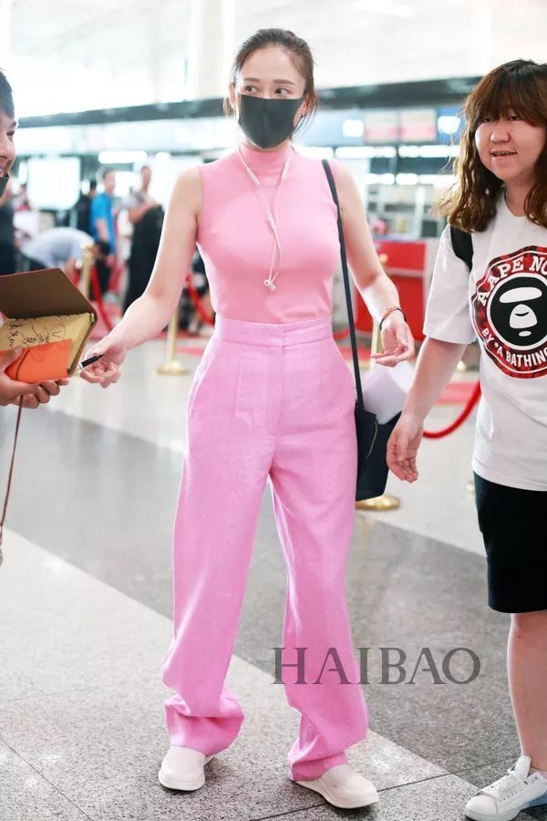 提问| 怎么穿粉色才能摆脱乡土感?她们教你穿出强大气场!