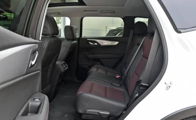  高配：中高配只卖丐版途昂价，237匹有9AT支持，5米大7座油耗7.4L