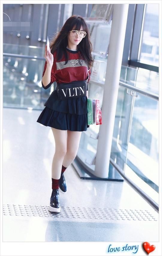 张天爱够狠！穿这么厚的裤子还硬把靴子塞进去，网友：这腿我服！