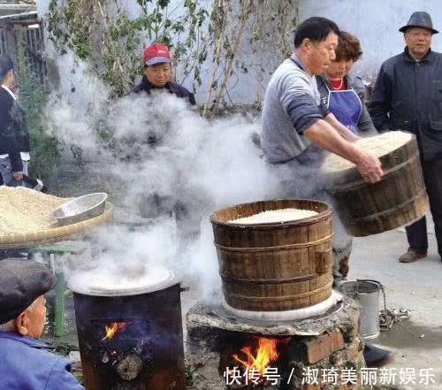 专家提议为了环保“禁止”农民用土灶，看完后，农民们彻底怒了