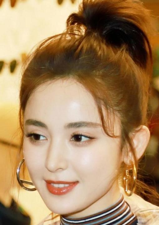 辫子是村姑专属？最全迪丽热巴Baby宣仪郑爽杨幂高级辫子盘点