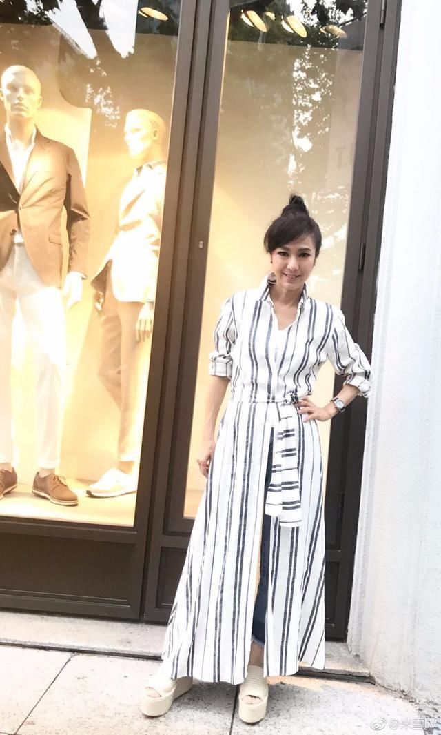 米雪比赵雅芝更懂得爱惜身体，穿这种鞋子，增高舒适，一举两得!