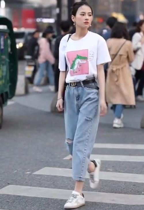 #女生#现在女生穿淑女装忒老土,都在学女汉子穿“七分大眼裤”,炫腿!