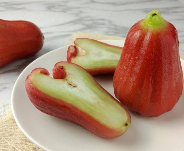 农村一水果长得像辣椒，被称为水果之王，一斤至少20元