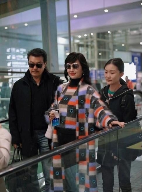 时髦■照着这8套大衣穿,时髦又减龄!,赵雅芝真是时尚搭配教科书