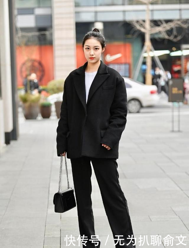『奇怪』街拍穿搭:这世界真的好奇怪,我爱的对我不爱,爱我的我不爱!