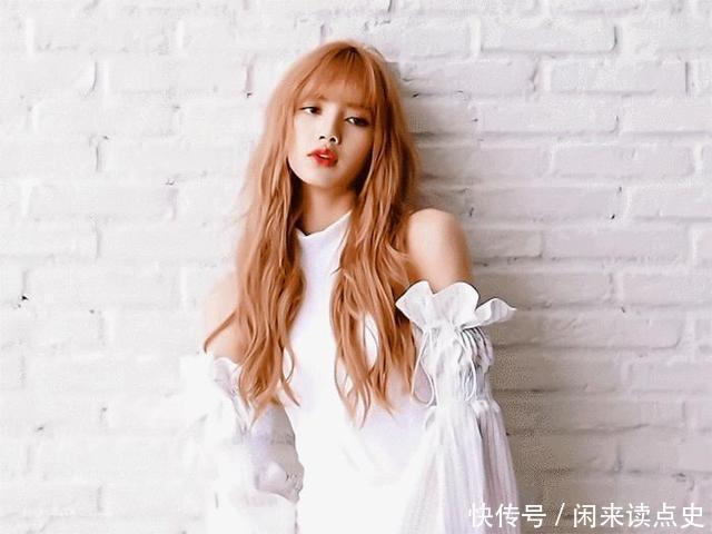 『黄头发』别再染黄头发了,很土!看Lisa新染的5种“显白”发色,太美了