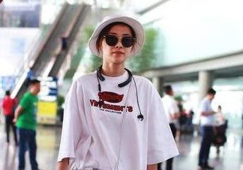 43岁的梅婷靓丽十足，时尚感让人羡慕不已