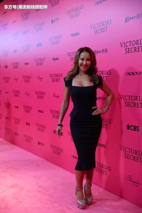 李玟真会穿，穿修身连衣裙秀出好身材，网友：这身材也是简直了