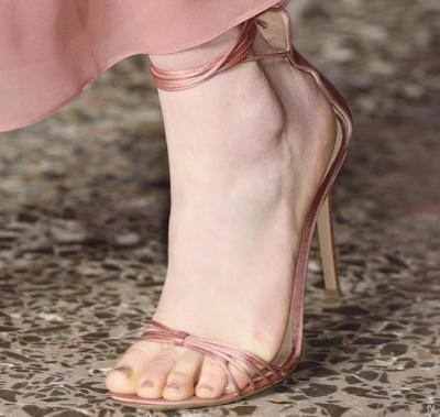 欧美大牌范尖头高跟鞋，极致的时尚性感美，轻松做个迷人时髦咖