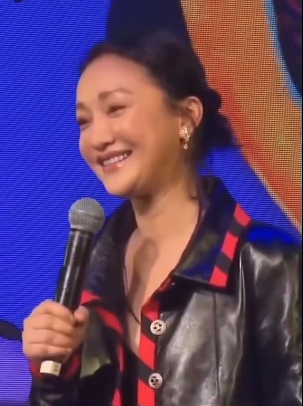 [ 中年]大妈身材早没了气质，曾经多有灵气也挡不住衰老，周迅中年发福