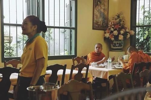 活色生香的普吉老镇，穿泰服出街惹围观，网红大多是中国人